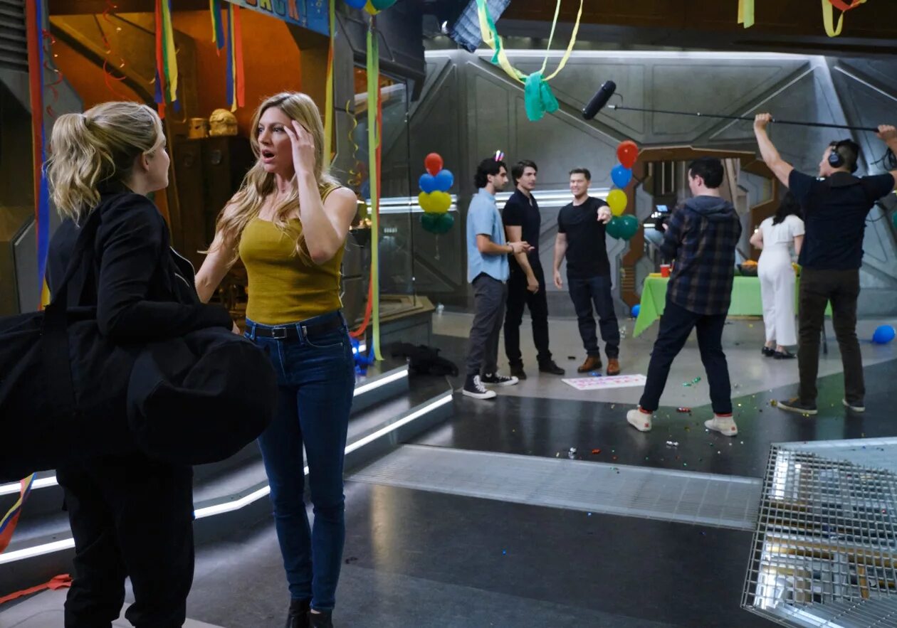 Мультяшный ведущий новостей. Tomorrow meeting. Tomorrow meeting. Ник зано легенды завтрашнего дня. News вектор.