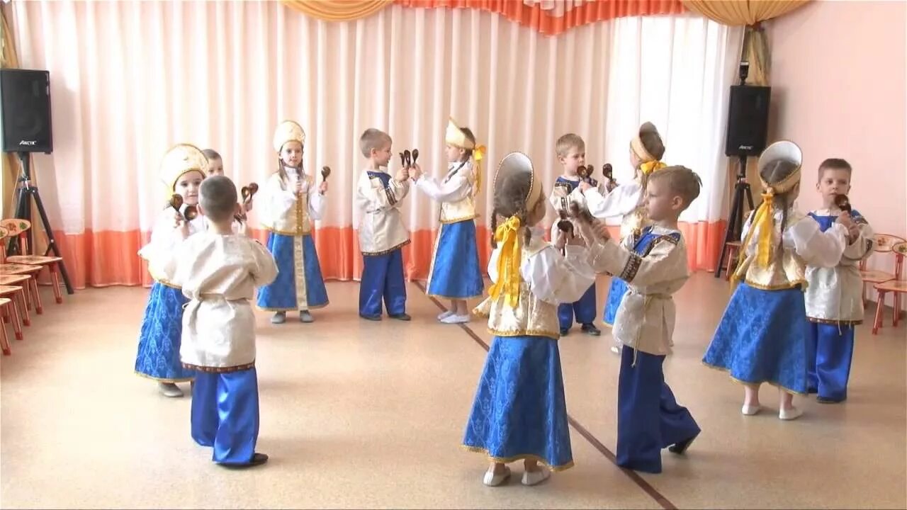 Варись кашка танец в детском саду. Дети танцуют в садике. Игра на ложках. Музыка ложками в детском саду. Музыка ложками в детском саду.