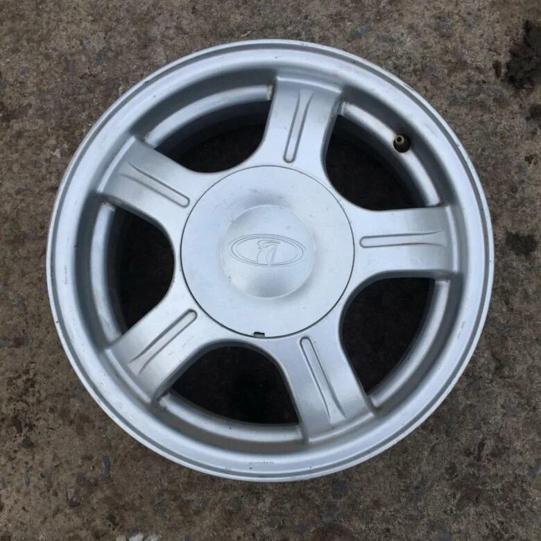 Авито диски приора. Лада приора диск колесный. Авито диски приора. Литые диски лада приора r14 заводские. Приоровские диски r15.