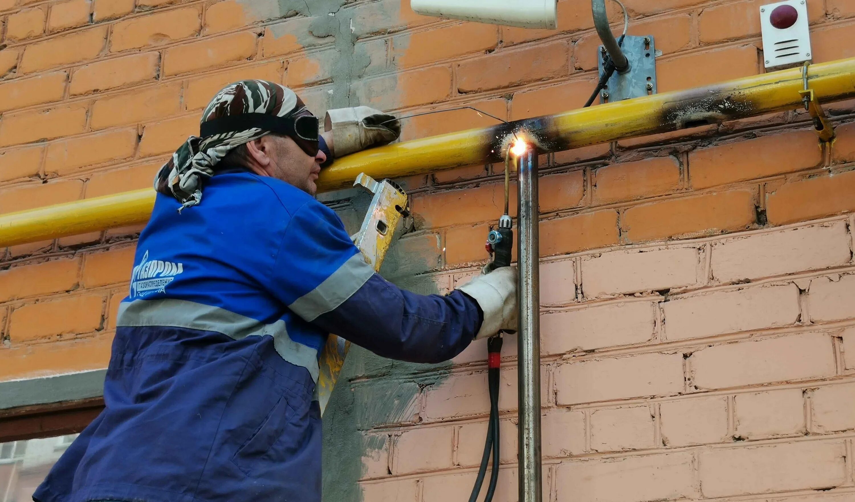 Газификация многоквартирного дома. Фасадный газопровод. Газопровод многоквартирного дома. Газоснабжение МКД.