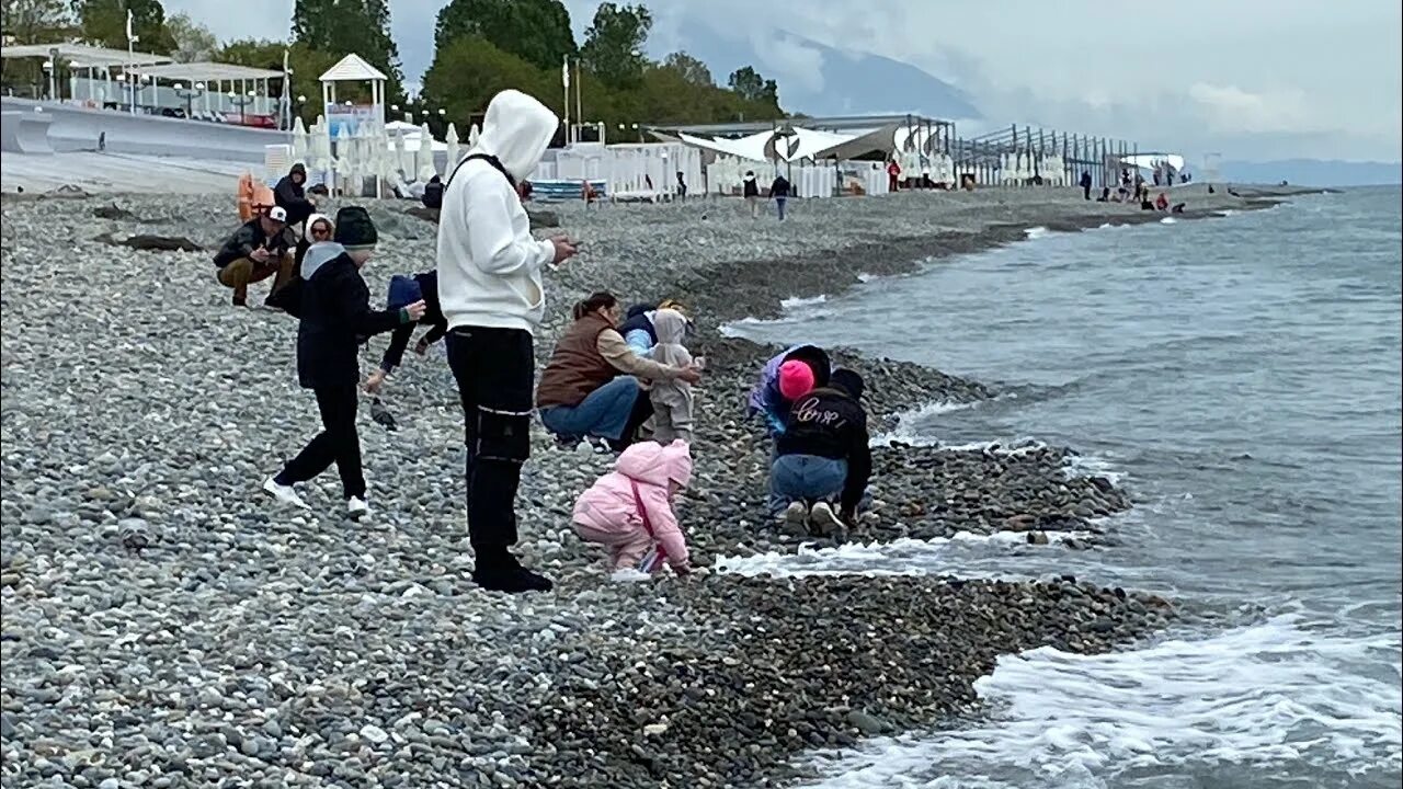 Сочи море. Черное море Сочи. Сочи в мае. Море в Сочи в мае. Вода в море в сочи в мае