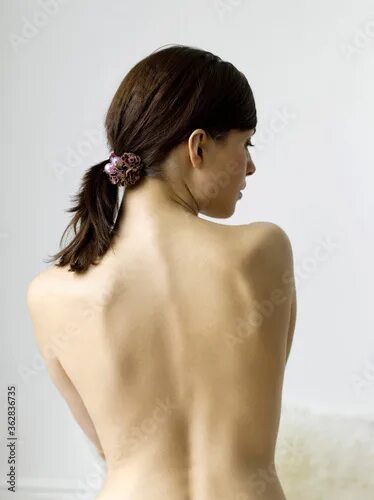 Спина зрелой женщины. INA S back. Brozone's back. Woman's pimply back. Bride's back view on White background.