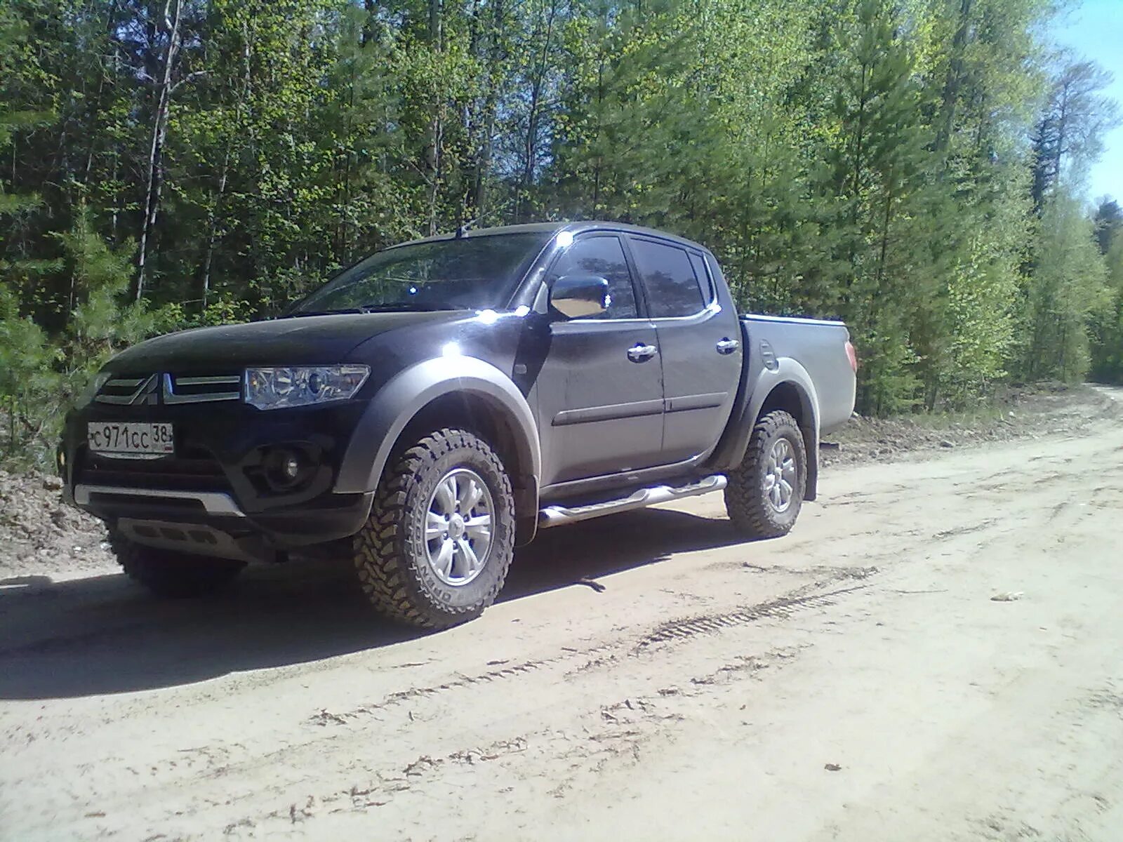 Шины l200 mitsubishi. 245/75 R16 l200. 285/70 R17 Митсубиси l200. Митсубиси л 200 265 75 16. 245/70 R16 на Митсубиси л200.