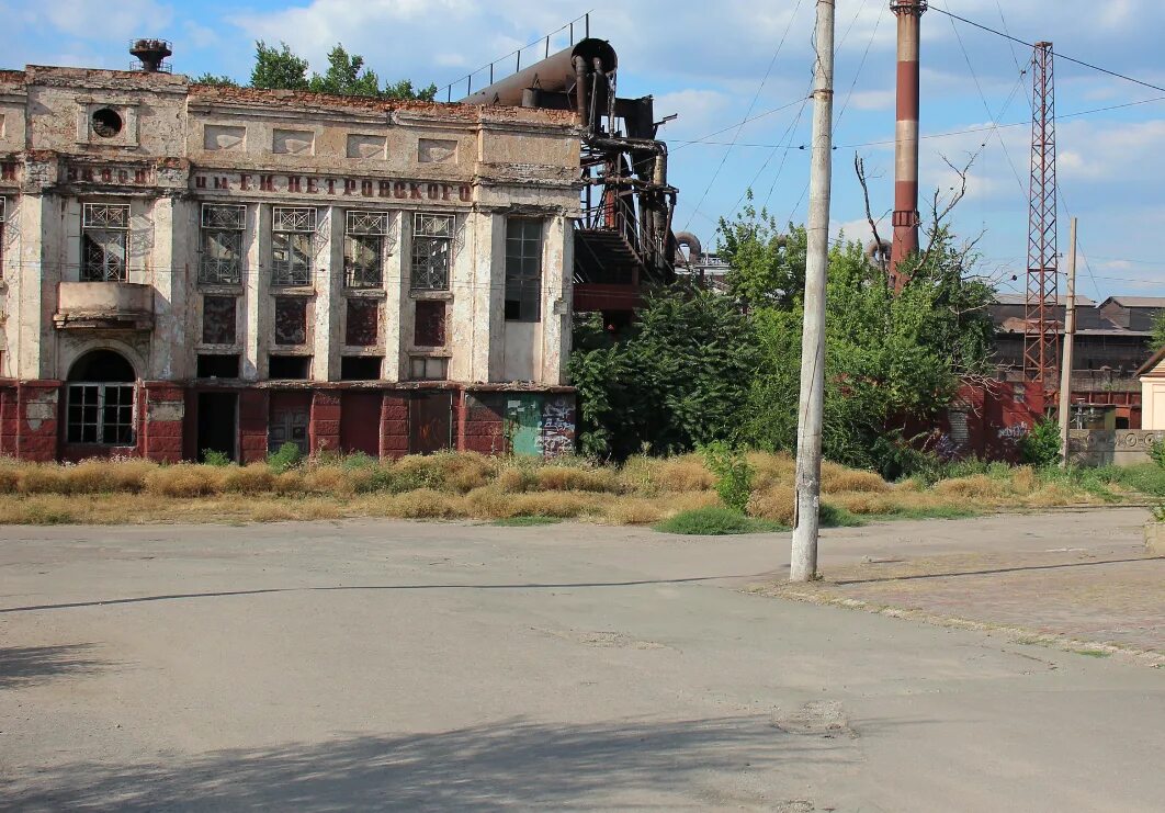 Завод Петровского Днепр. Петровский завод в Днепре. Проходная завода Петровского. Проходная завода Петровского Днепропетровск.