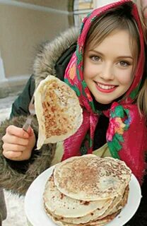 Картинка женщина с блинами
