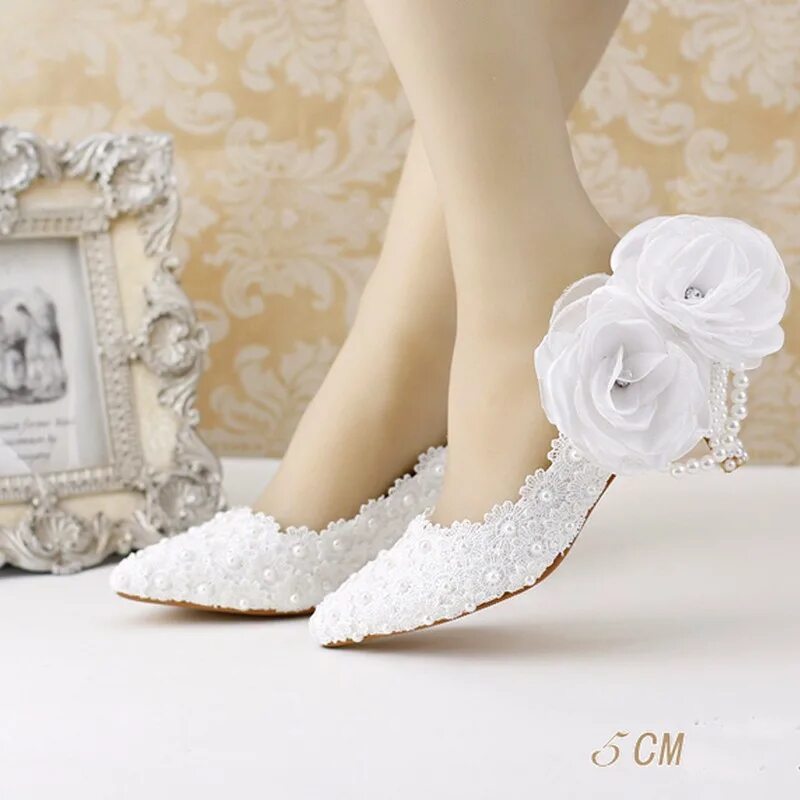 кружевные туфли свадебные. туфли с кружевом. свадебные туфли на каблуке. туфли свадебные женские. свадебные белые кружевные ботинки.