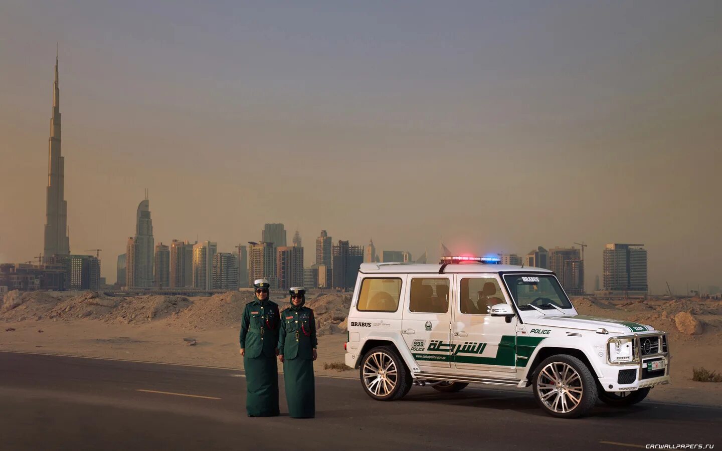Абу даби город сверху. Небоскреб бурдж-халифа. Dubai police g63 brabus. G dubai. Dubai.