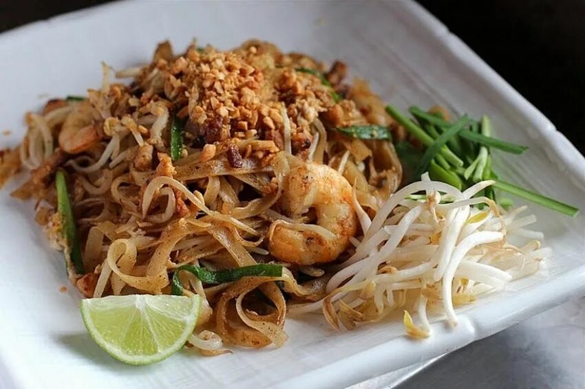 Пад Тай Таиланд. Тайская лапша пад-Тай. Тайская лапша пад Тхай. Pad Thai (жареная рисовая лапша пад Тай. Приготовление тайской лапши