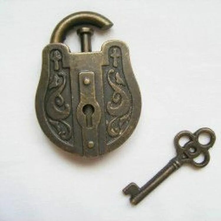 6 ключей замок. Замок и ключ. Старинные замки и ключи. Ключ от навесного замка. Амбарный замок.