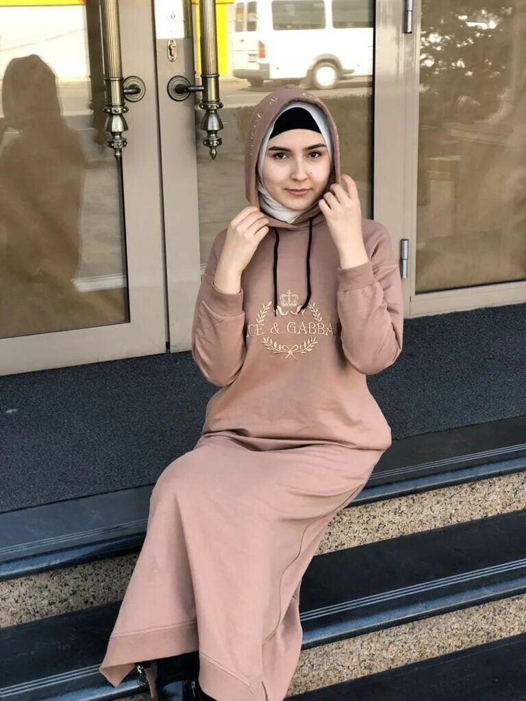 Магазин платьев в махачкале. Намазные платья махачкала. Магазин женской одежды в махачкале. Одежда в махачкале. Женская одежда махачкала.