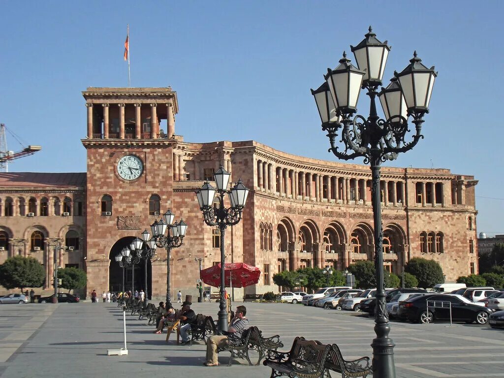 Армения ереван площадь. Москва-ереван авиабилеты. Санкт петербург ереван дешево. Санкт петербург ереван дешево. Ереван улица маштоца.