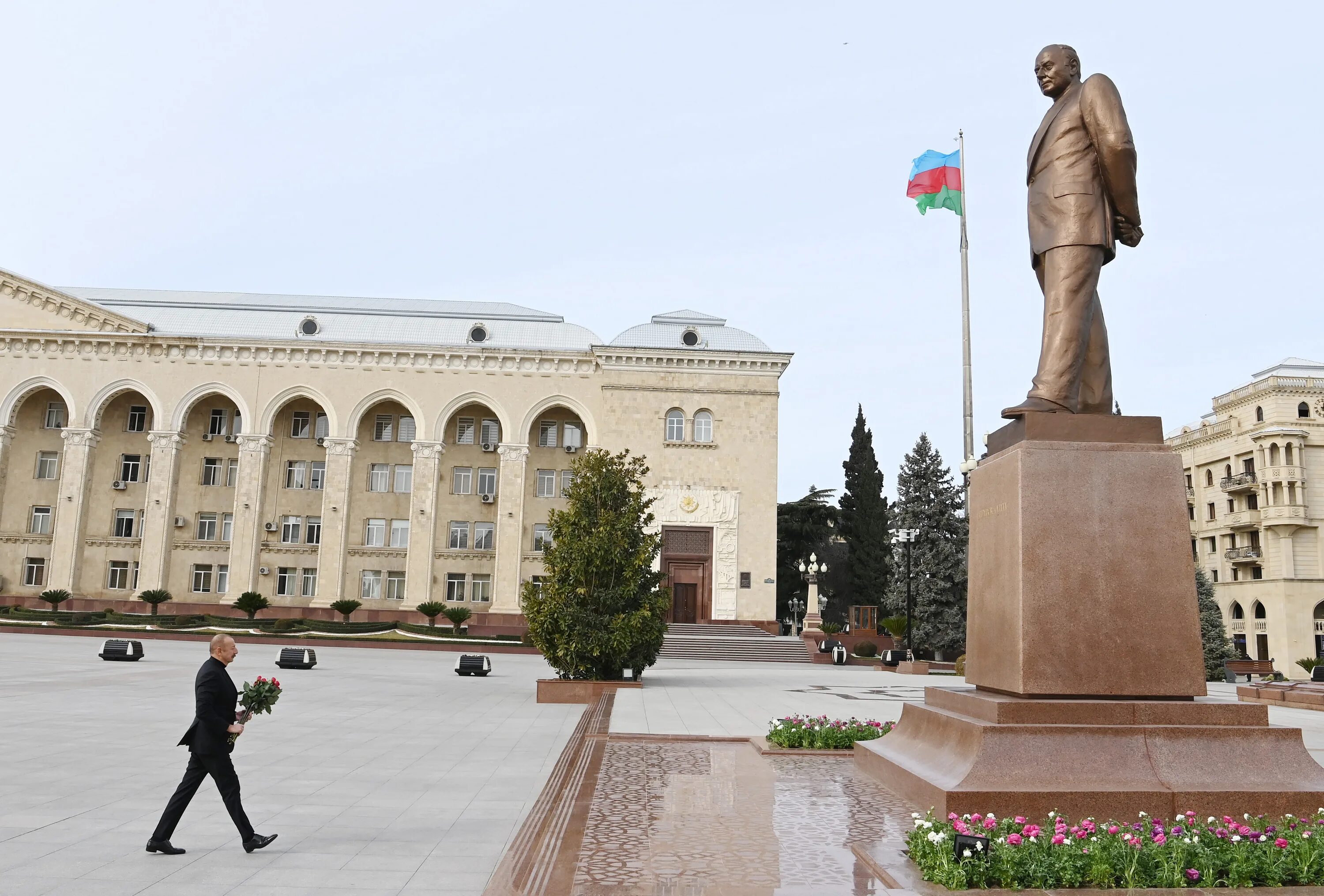 Азербайджан г гянджа. Время в гяндже. Гянджа торговые центры. Гянджа центр города. Президентский дворец азербайджана.