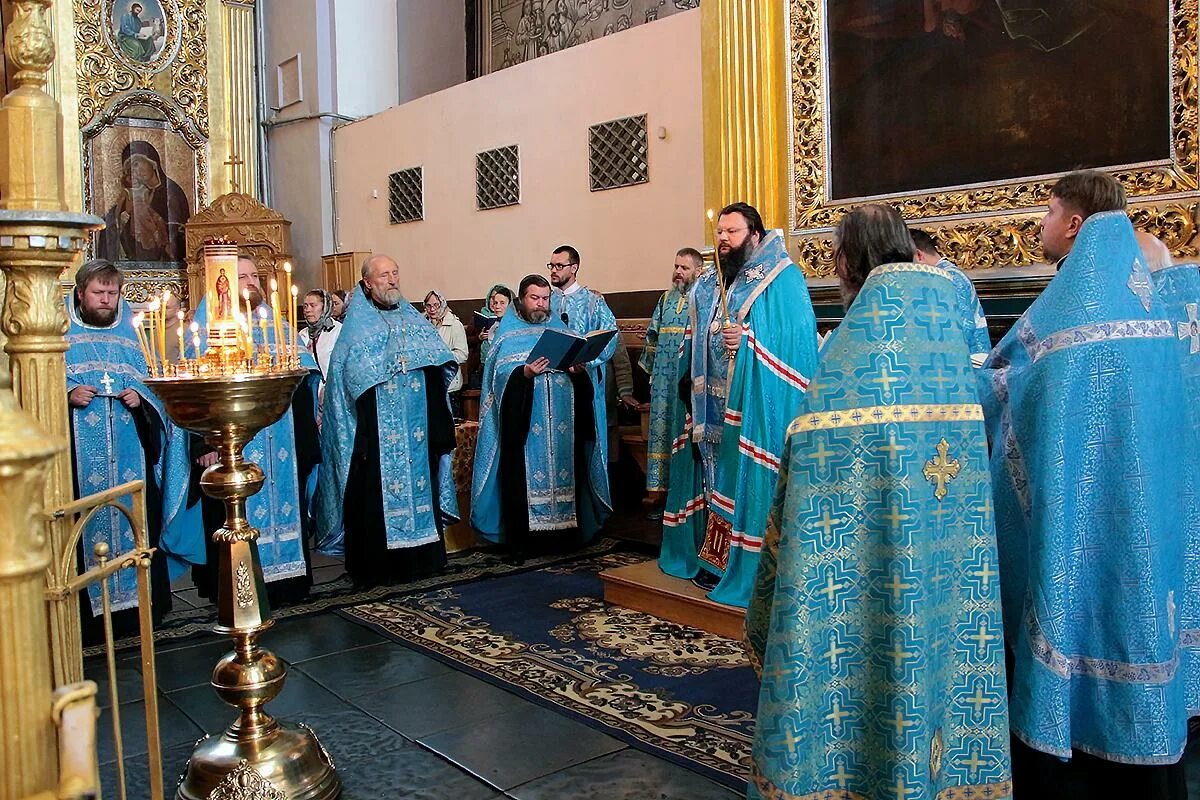 Фото крестителя руси князя владимира надо. Церковь покрова пресвятой богородицы смоленская область. Служба в церкви смоленск. Покажите богослужение в городе орле. Смоленский храм ивантеевка наставник храма.