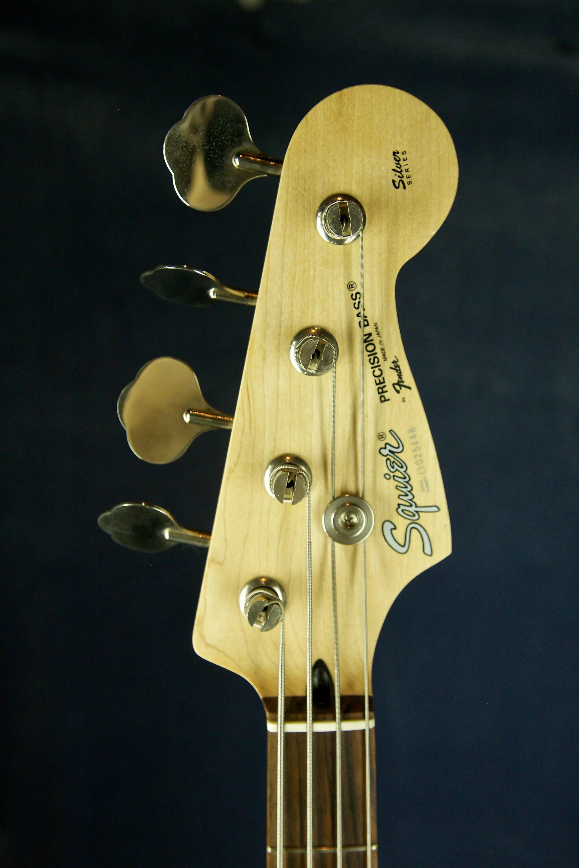 Squier contemp special. Squier Precision Bass. Squier Precision Bass 2000. Squier Precision Bass 1975. Колки для бас гитары 5 струн.