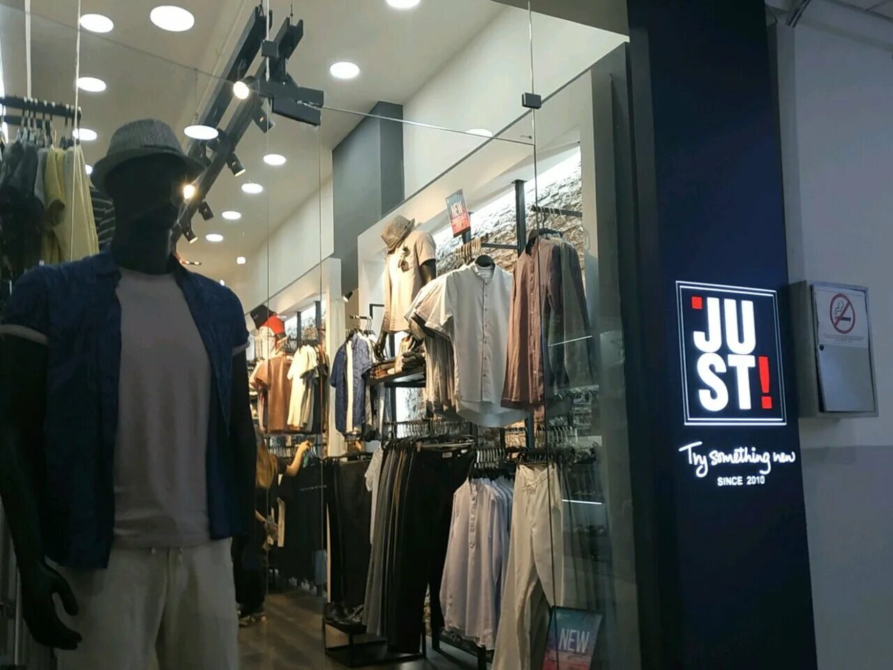 магазин модной одежды. Just clothes бренд. магазины одежды бренды. оформление магазина. Just clothes магазин.