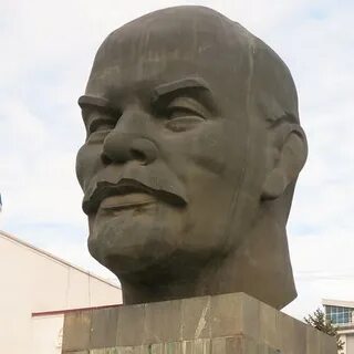 Памятник лица