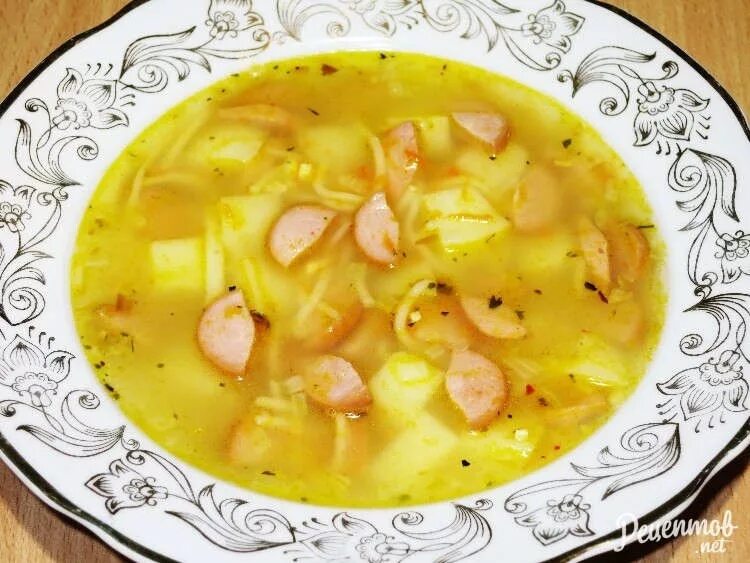 вермишелевый суп с сосисками. суп с сосисками. суп с сосисками и вермишелью. суп с сосисками. суп с сосисками рецепт пошагово.