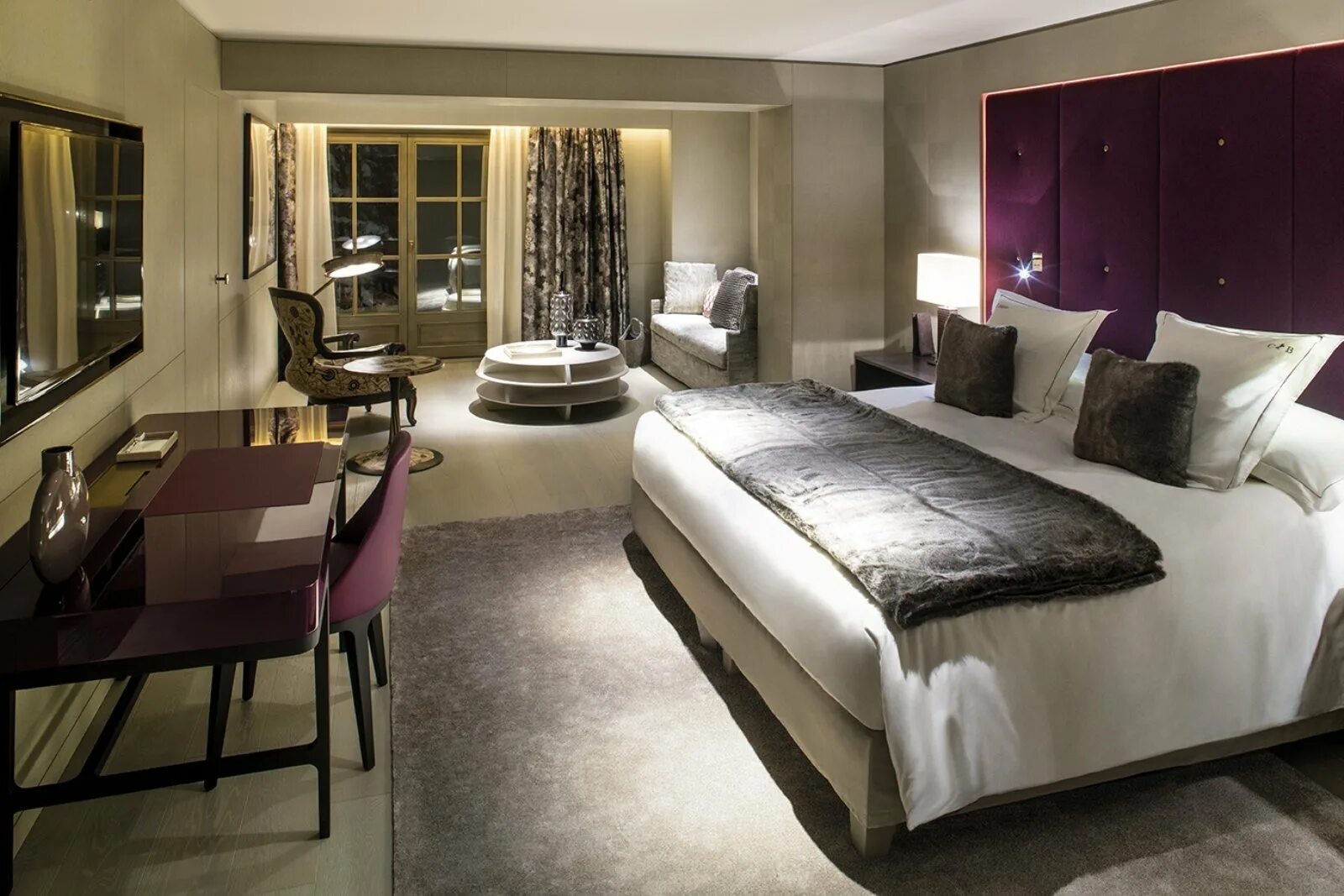 Новый дизайн номеров. Cheval Blanc Hotel. Sybille de Margerie Design, Франция. Louis Vuitton Куршевель 1850. Спальня в гостиничном стиле.