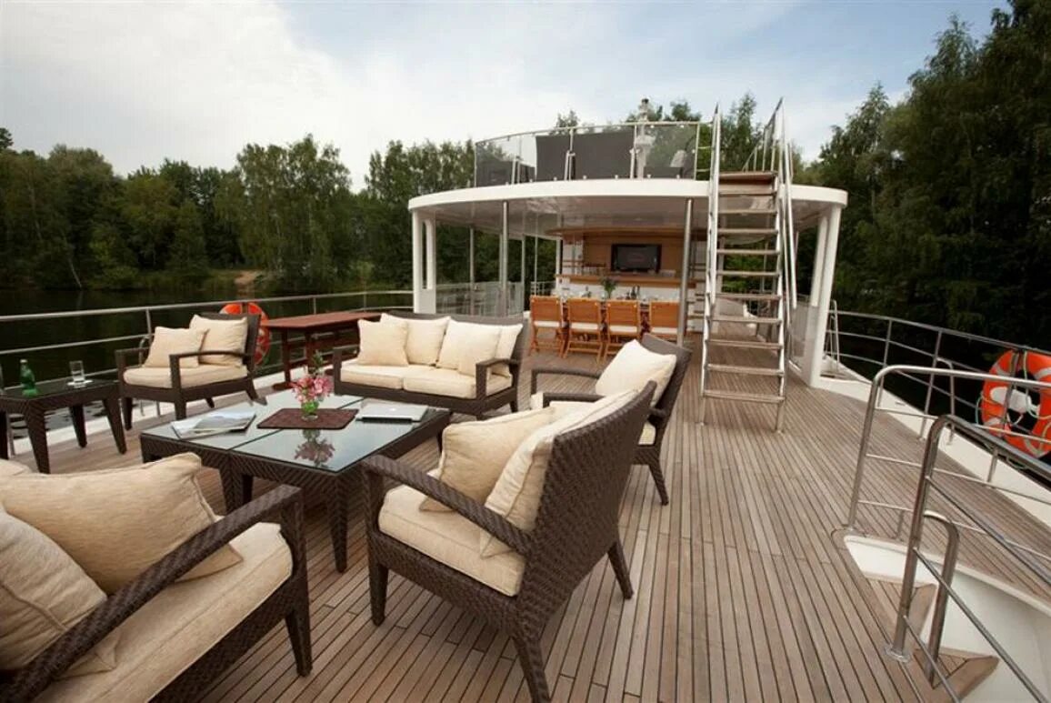 Теплоход отрада. Моторная яхта отрада. Лысенко журавлев яхта отрада. Яхта катамаран отрада 2. Яхта отрада москва.