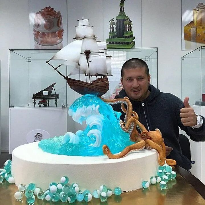 Ренат Агзамов подготовил кондитерский шедевр для Русской музыкальной премии теле