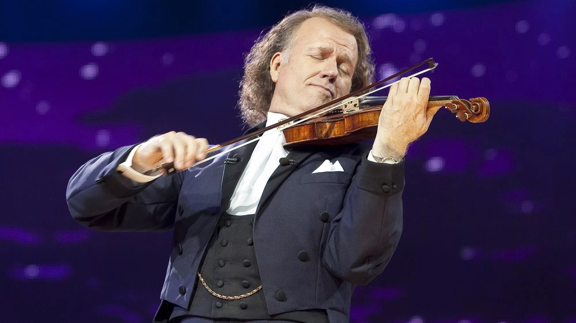 Слушать андре рье. Андре рьё. André Rieu (Андре рьё). Андре рьё великолепный концерт. Андре Рье в молодости.