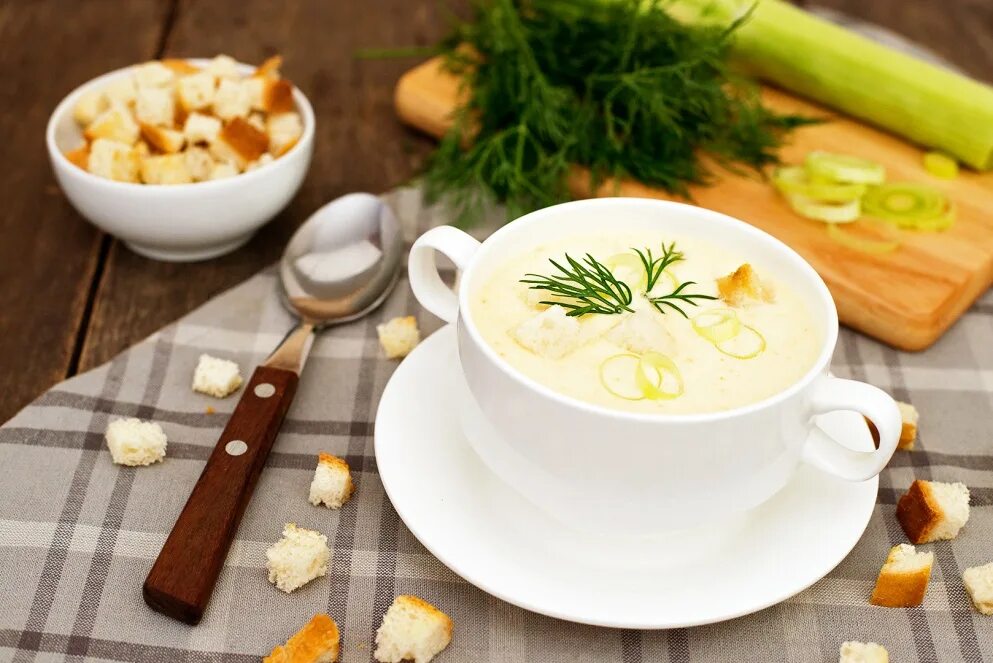 крем суп из лосося. финская уха лохикейто. рецепт сливочного супа со сливками. карельские калакейтто. финский сливочный рыбный суп "лохикейто".