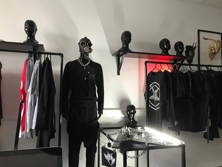 умная одежда. концептуальная мода 2023. бренд концептуальной одежды. минимализм стиль в одежде и прическах. бренд концептуальной одежды.