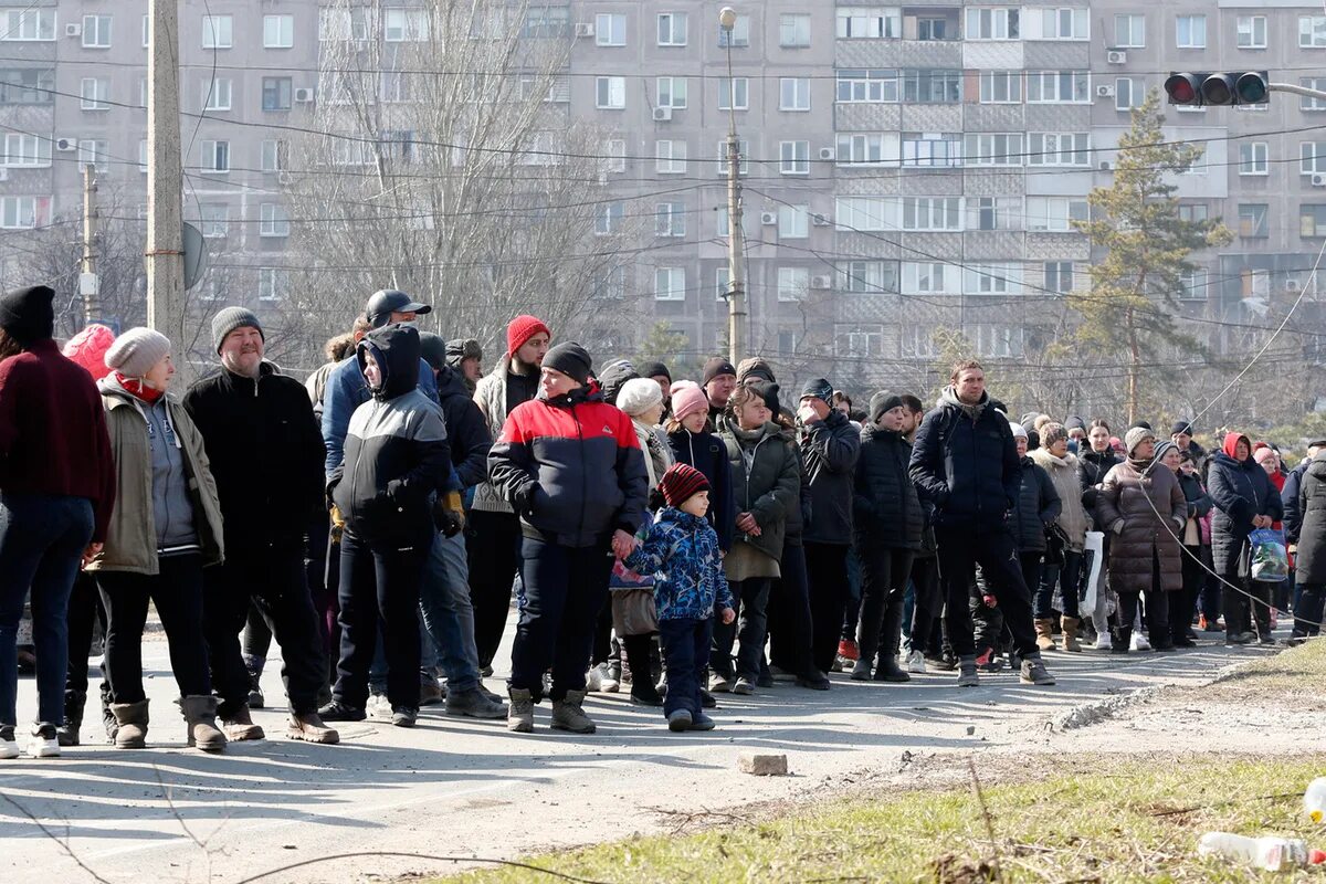 Новости украины 30.03 2024. Освобождение Мариуполя 2022. Жители России. Россия человек. Эвакуация из Мариуполя.