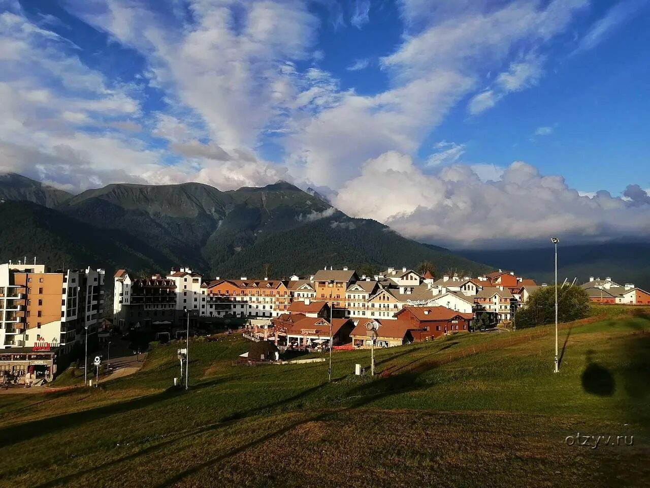 Хутор в адлере роза хутор. Горная олимпийская деревня роза плато. Роза хутор адлер. Адлер хутор. Роза хутор адлер лето.