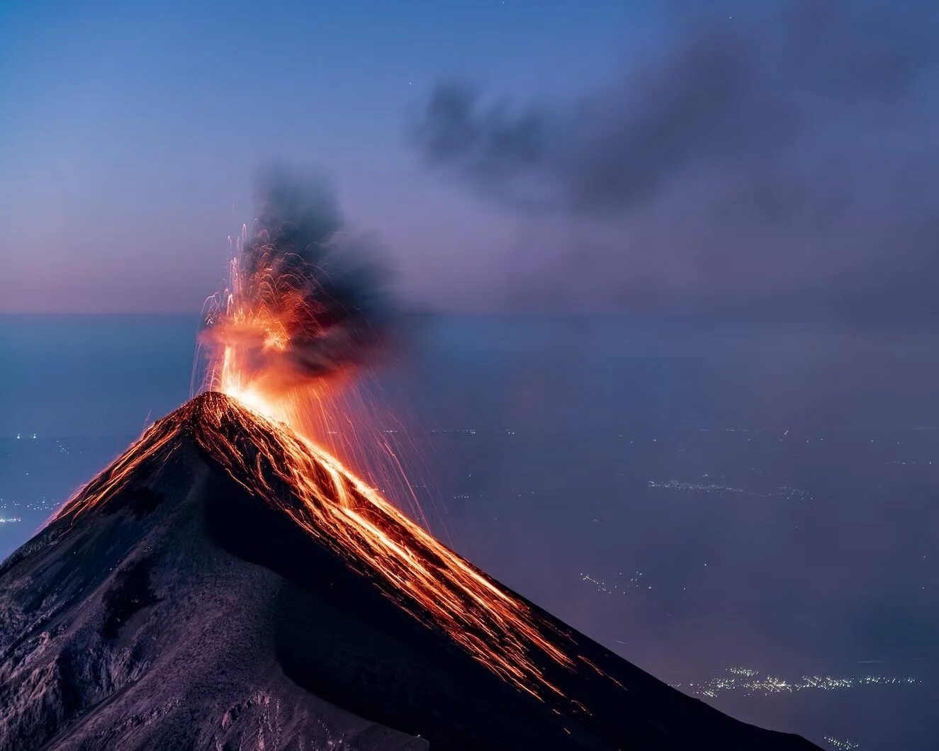 Извержение вулкана какое явление. Мауна-Лоа вулкан. Извержение вулкана Кумбре-Вьеха. Вулкан Мауна-Лоа на Гавайях. Извержение вулкана на Гавайях.