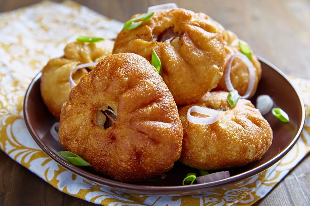 Беляши с мясом тесто на молоке. Хошан. хошан уйгурский. беляши узбекские. беляши домашние.