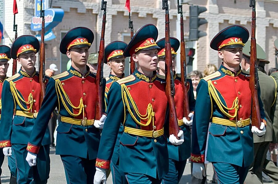 Парадный-мундир-почетного-караула-РФ. Форма роты почетного караула СССР. Парадная форма почетного караула. Парадная форма Преображенского полка