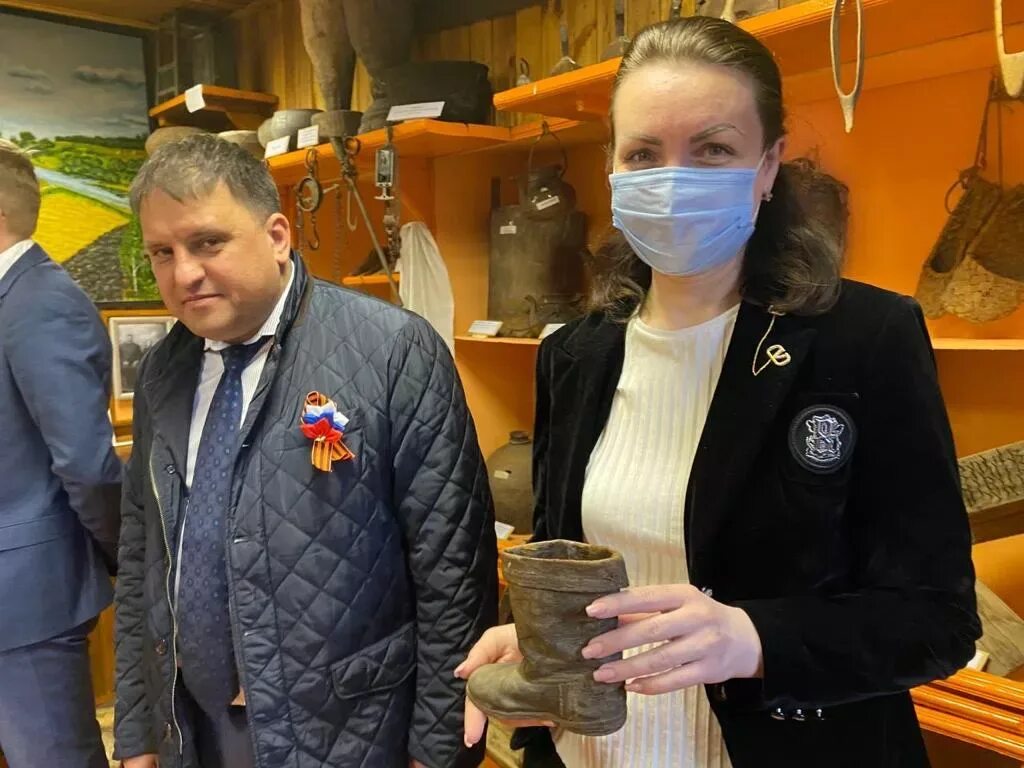 Знаменка омская область. Хоккеисты. Знаменские новости омской. Наука в омске. Омск кпрф обком.