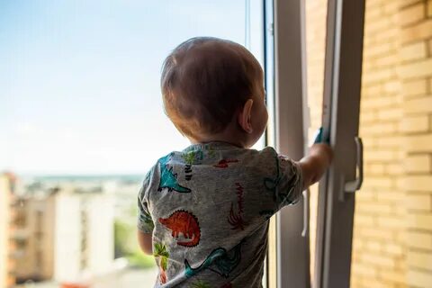 Сколько детей выпали из окна