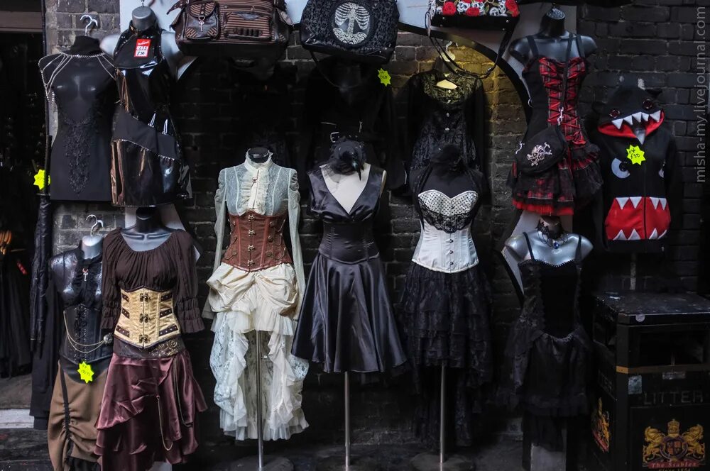 атрибуты рок стиля. Goth outfit одежда. вещи в стиле готика. товары для готов. товары для готов.