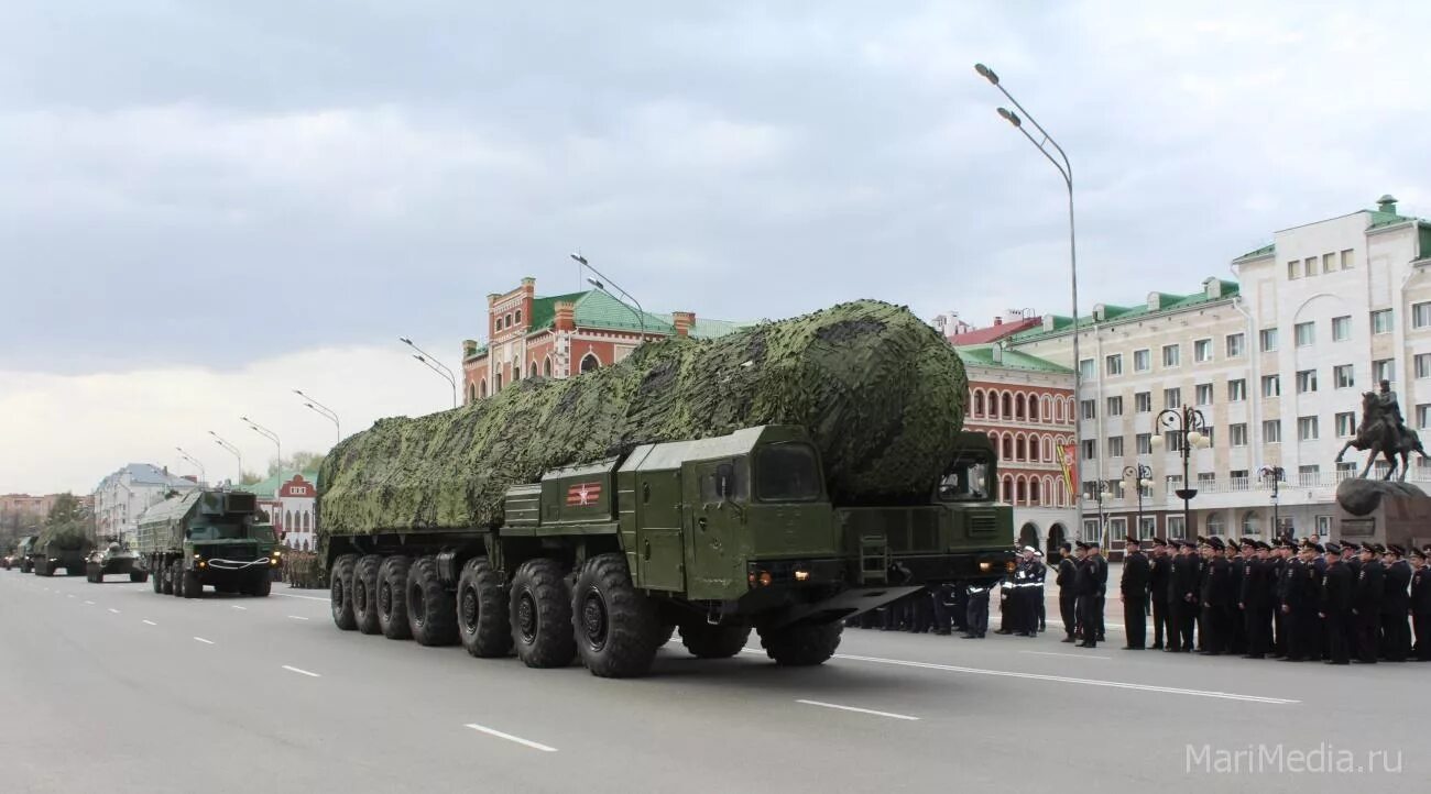 Репетиции парада Йошкар Ола. Военная техника в Йошкар Оле. Военные перекрыли дорогу. Йошкар Ола Военная.