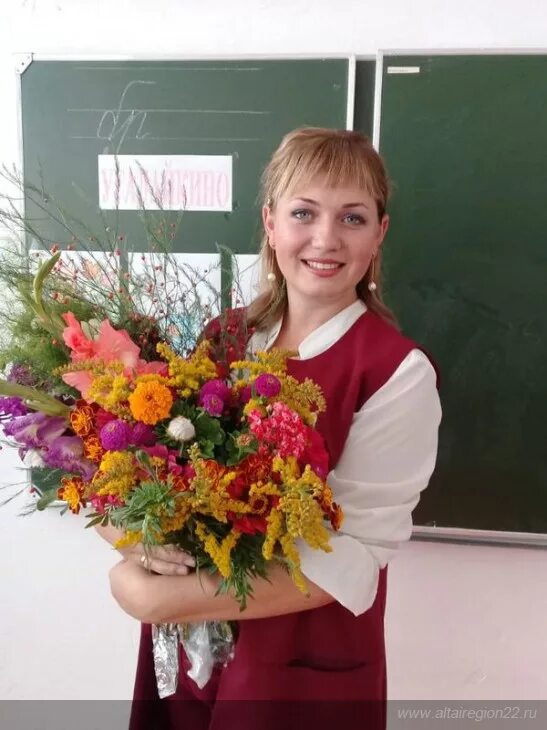 Алтайский вакансии учитель. Соцзащита алтайского края быстроистокского района. Моу лонгъюганская сош официальный сайт. Учитель начальных классов. Молодые педагоги.