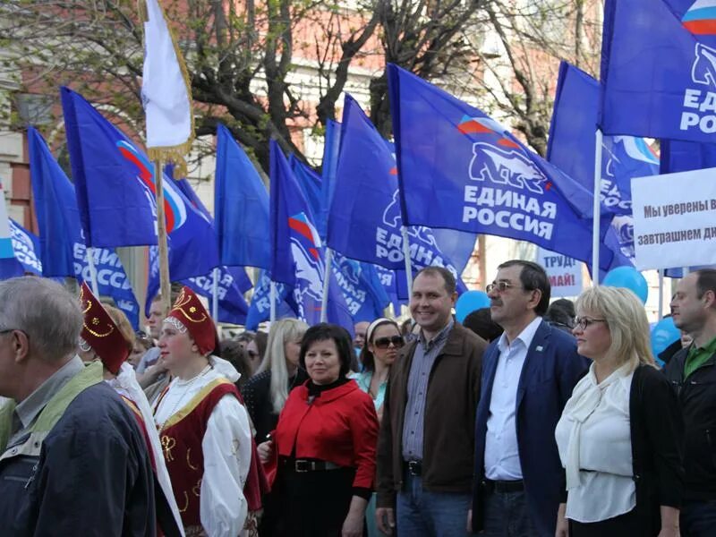 1 мая саратов. Демонстрация на 1 мая Саратов. Демонстрации в России в Саратове. Празднование 1 мая в Саратове 2022. Первомай праздник демонстрация Саров.