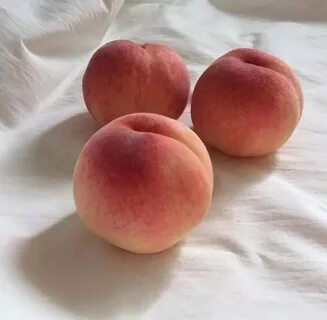 Розовый персик