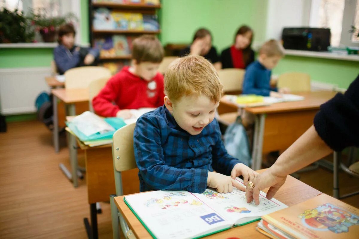 Подготовка к школе. Подготовка ребенка к школе. Дети на занятиях в школе. Школьники с ЗПР. Открыть подготовку к школе