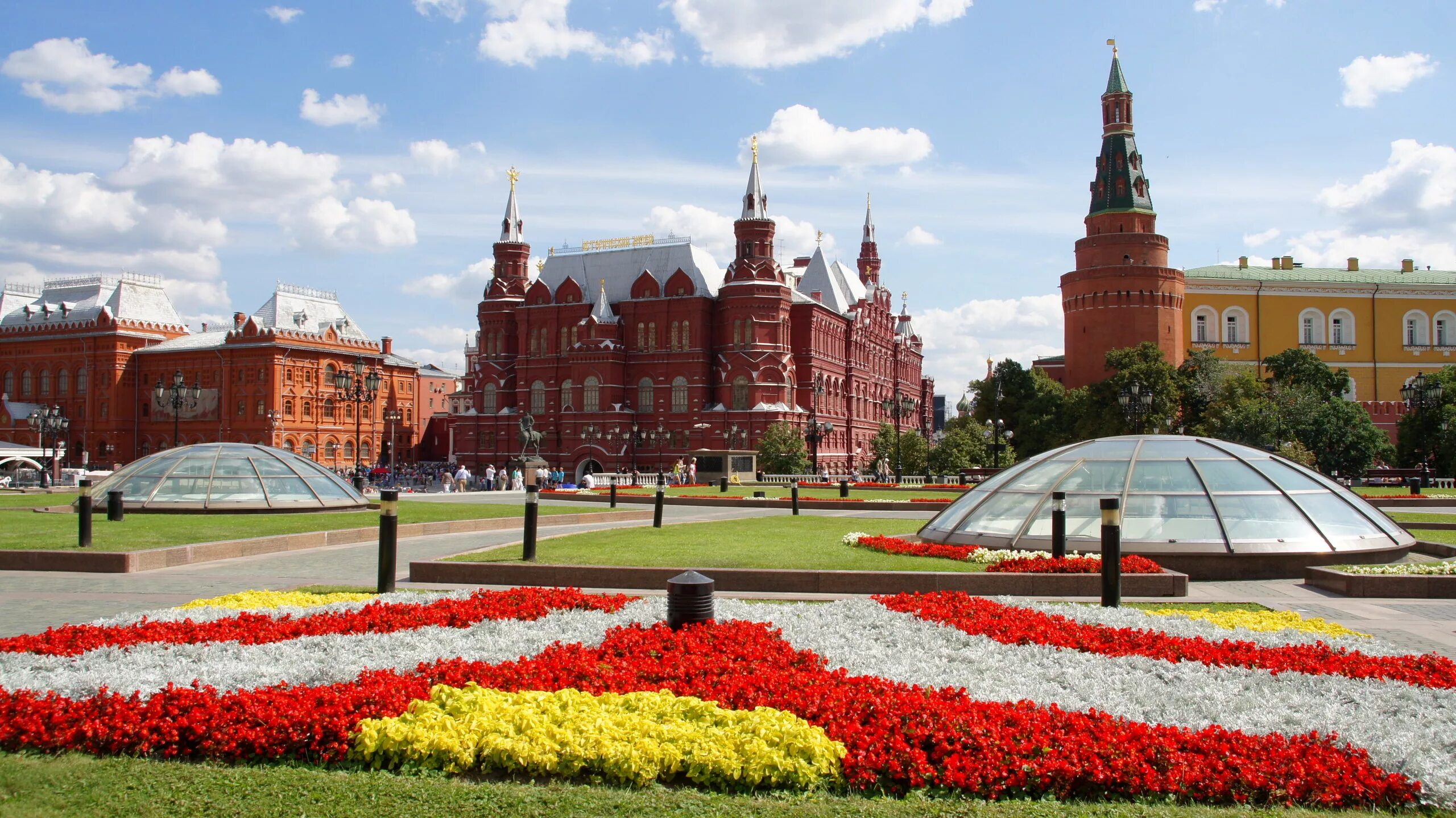 Ба москвы. Манежная площадь Москва. Красная площадь Москва Манежная площадь. Манежная плщадьмосква. Манежная площадь Москва сверху.