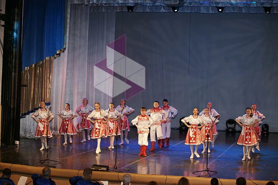 Концерт гцк нефтекамск. Дк современник новоалтайск. гцк современник. народный театр в ангарске. ангарская культура.