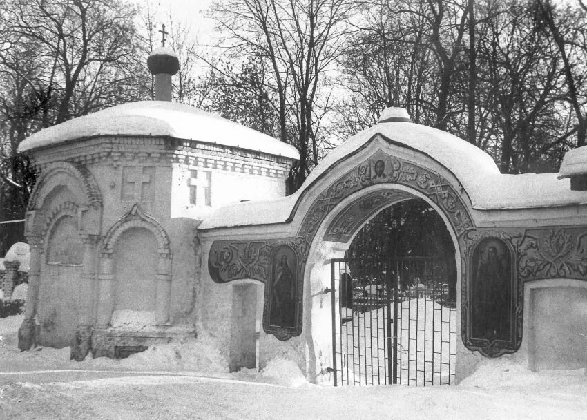 Церковь скорбящего кладбища. Церковь всех скорбящих радость рязань. церковь на скорбящем кладбище рязань. часовня на скорбящем кладбище рязань.