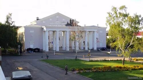 дворец металлургов в орске. дк металлург медногорск фото. медногорск, площадь "ленина", дк металлургов. достопримечательности урала здания. медногорск, площадь "ленина", дк металлургов.