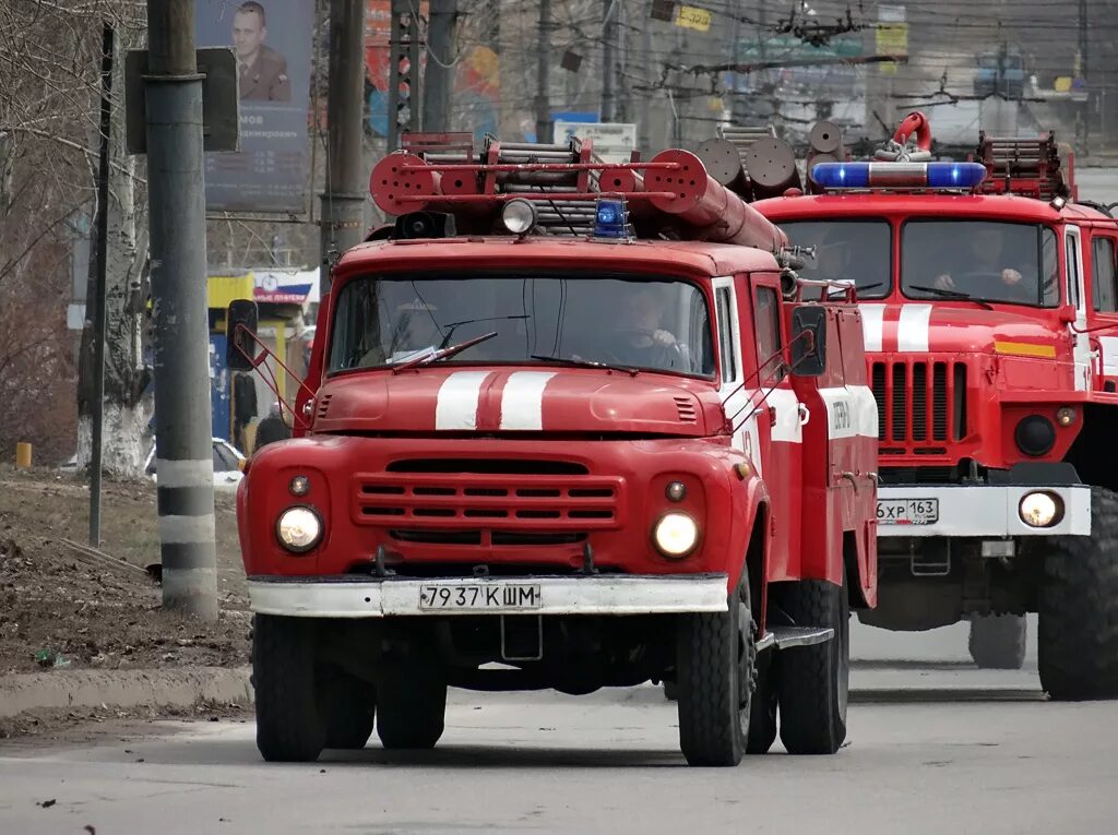 Выезд пожарного автомобиля. ЗИЛ 130 АЦ. ЗИЛ 130 АЦ-40. ЗИЛ 130 пожарный. ЗИЛ 131 АЦ.