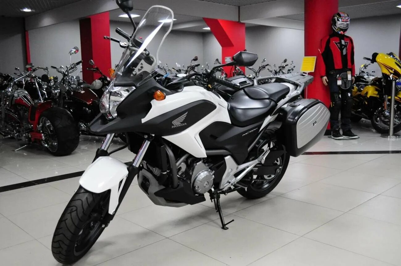 Мотоцикл benda 700. Honda nc700x. Honda nc700 Series. Honda nc700s белый. Хонда НС 700 S.