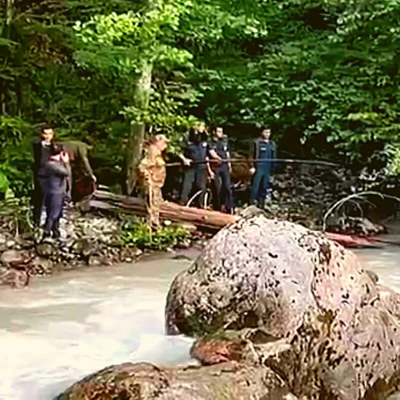 туристка упала в реку в абхазии. несчастные случаи в абхазии. нашли ли мальчика абхазия. нашли ли мальчика абхазия. абхазия каньон хашупсе в абхазии.