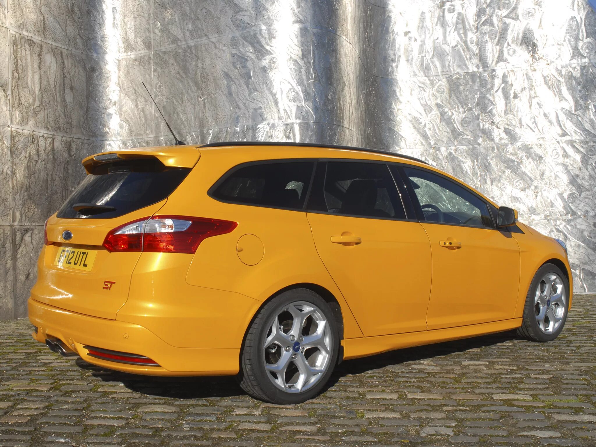 Фокус универсал тюнинг. Ford Focus St Wagon. Ford Focus 3 St универсал. Ford Focus St 2017 Wagon. Форд фокус 3 универсал желтый.