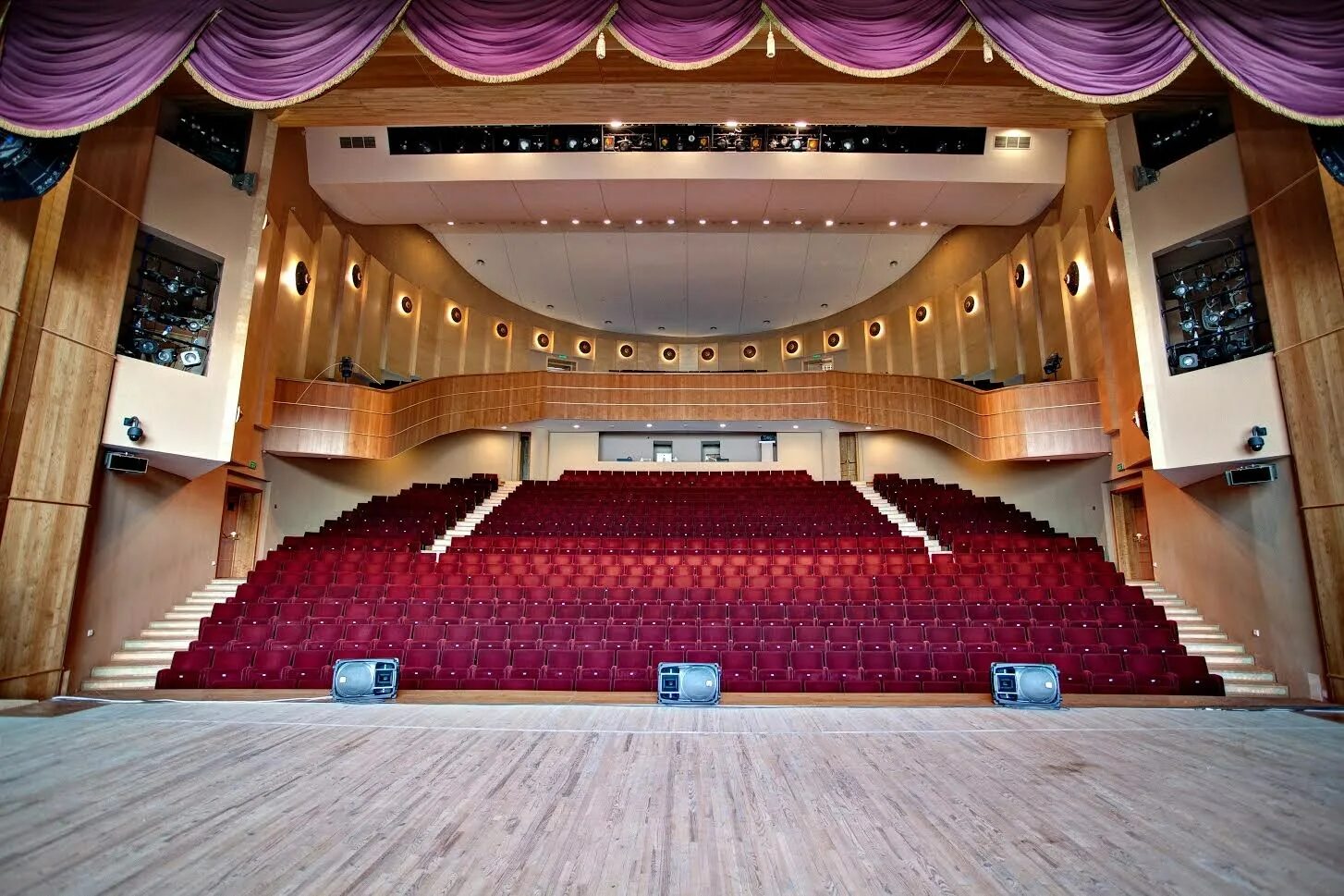 конгресс холл югорский кабардинка. конгресс холл югорский геленджик. зал конгресс холл дгту ростов-на-дону. конгресс-холл дгту ростов-на-дону. сочи отель рэдиссон конференц зал.