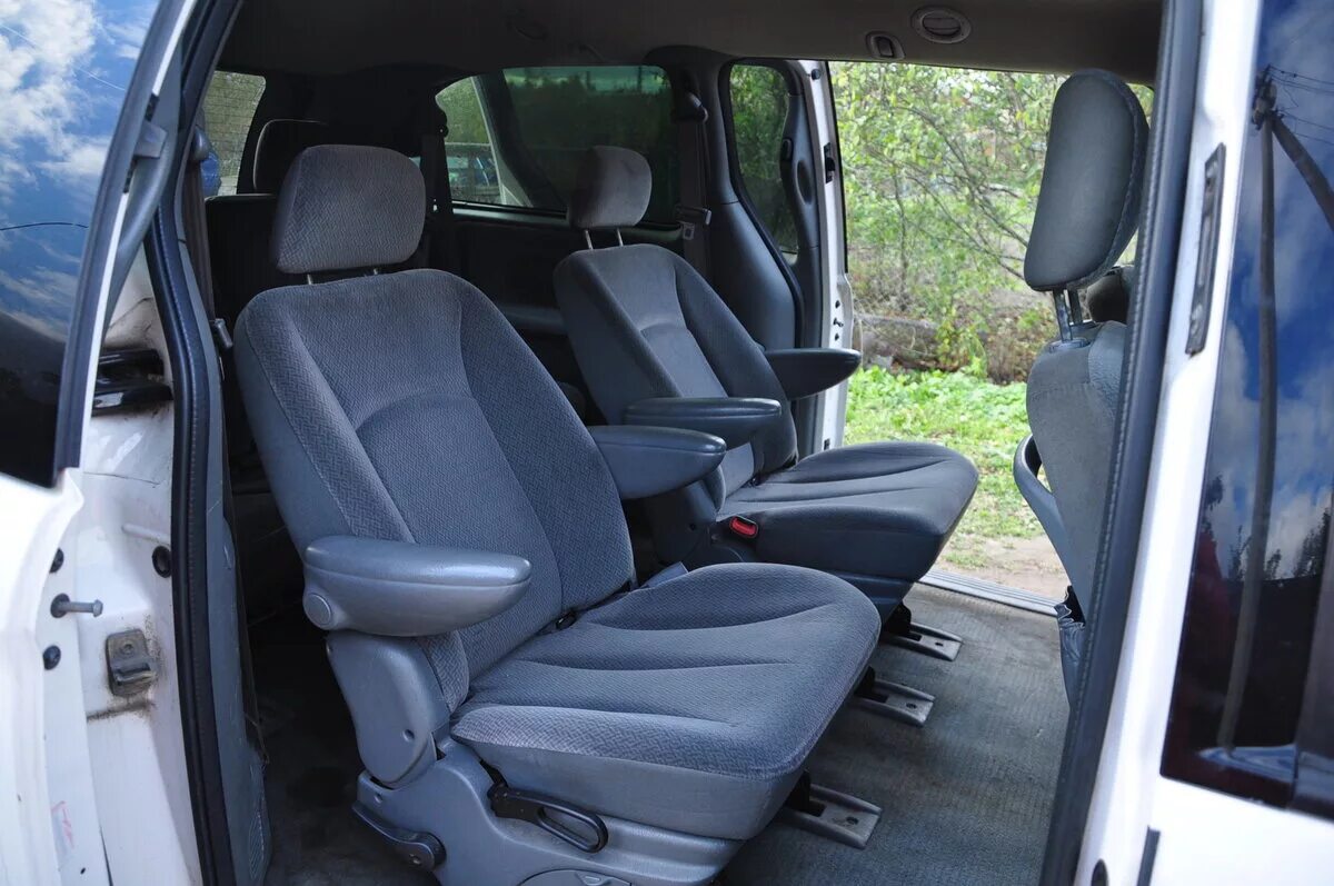 Dodge caravan se 2007. Dodge caravan 2002 салон. додж гранд караван третий ряд сидений. додж караван сиденья. 4 салон.